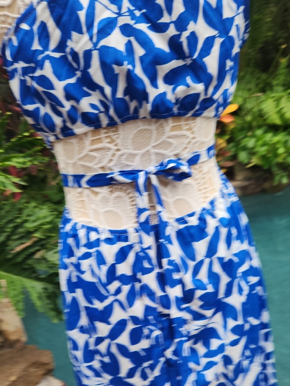 Unique Back!Blue and White Floral Midi Dress With Stunning Back! Large - Picture 5 of 7